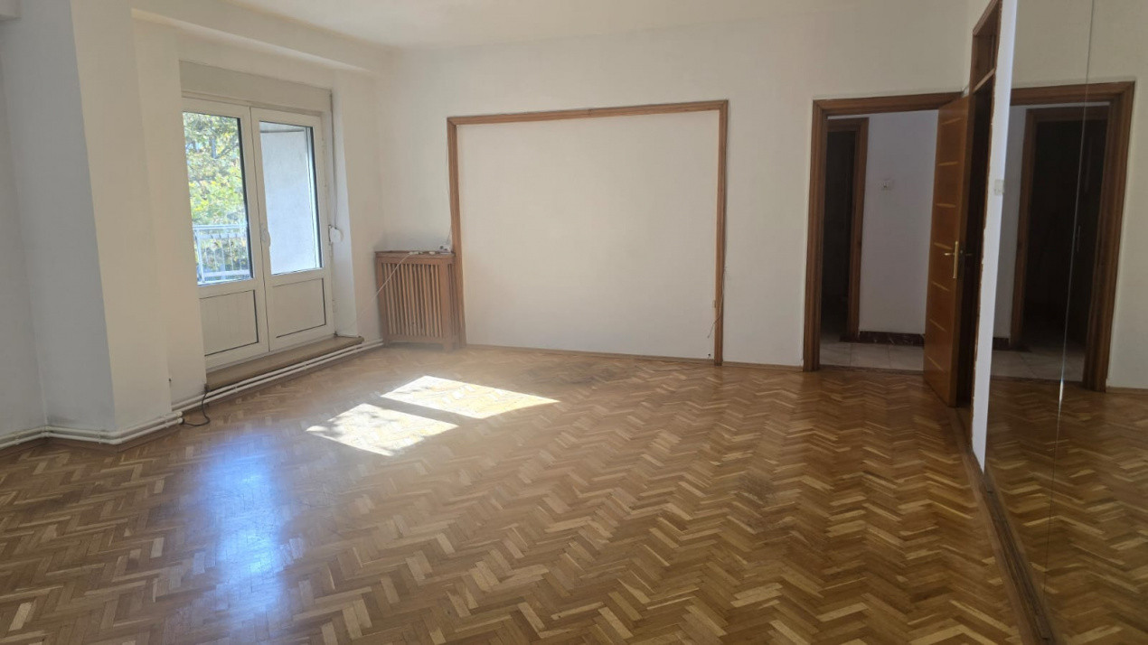Închiriere apartament Bd. Primaverii - stradal, 5 camere, etaj 1