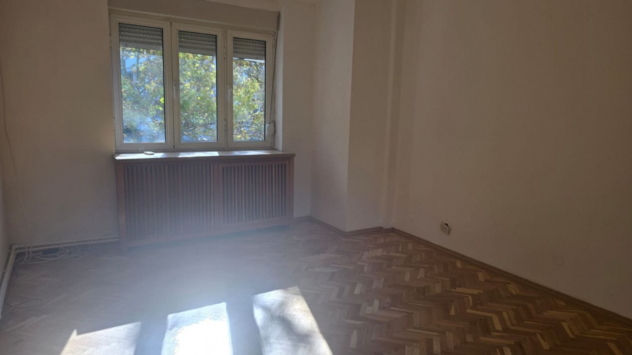 Închiriere apartament Bd. Primaverii - stradal, 5 camere, etaj 1