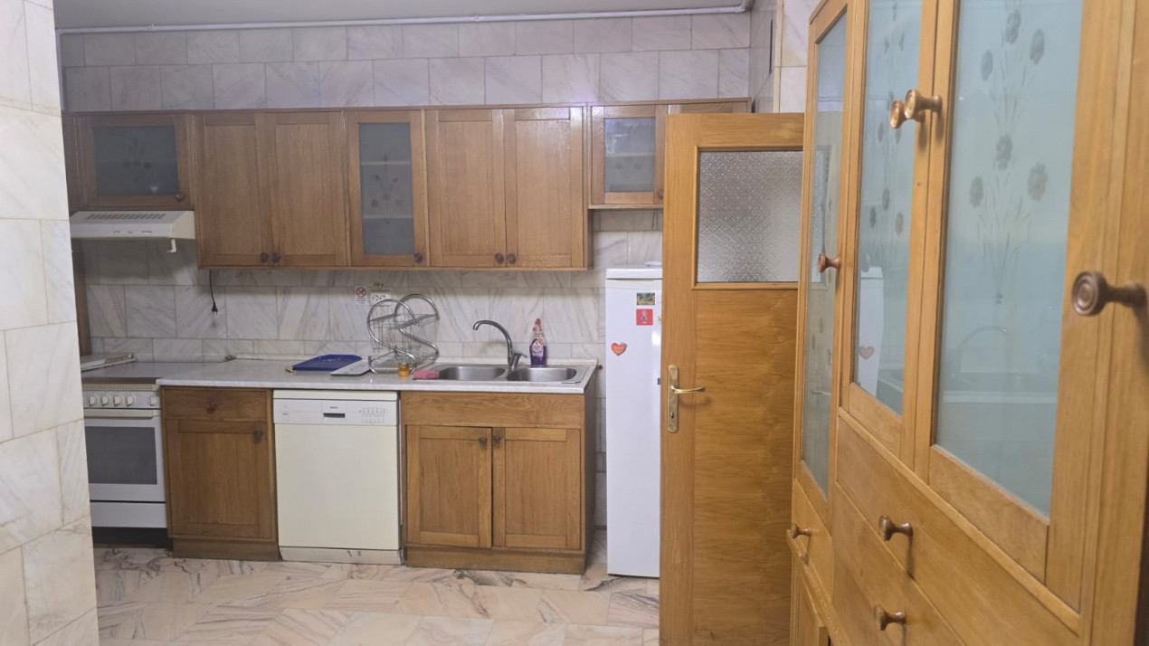 Închiriere apartament Bd. Primaverii - stradal, 5 camere, etaj 1