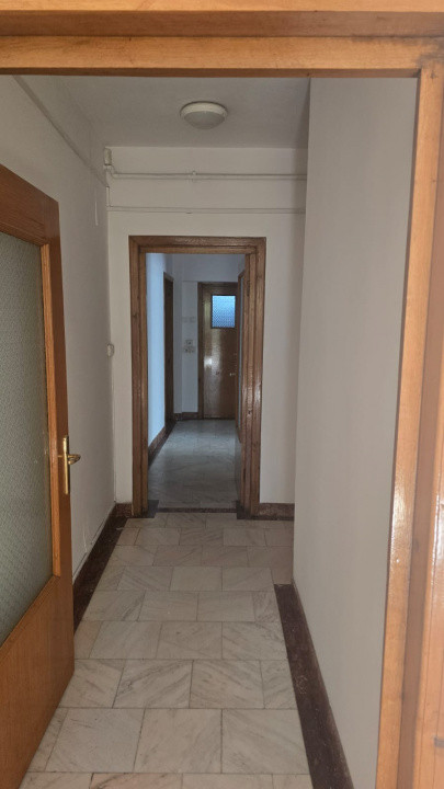 Închiriere apartament Bd. Primaverii - stradal, 5 camere, etaj 1