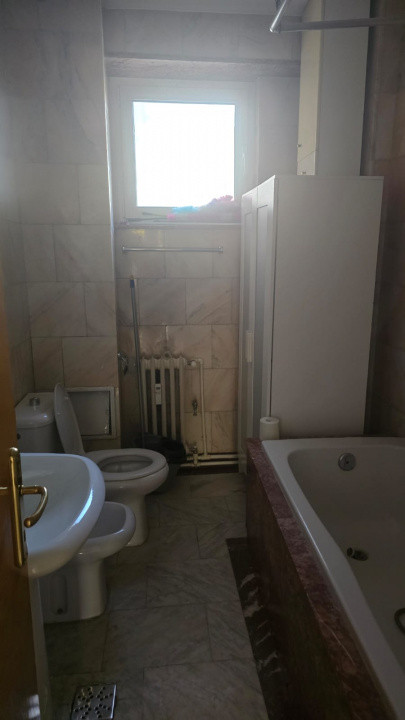 Închiriere apartament Bd. Primaverii - stradal, 5 camere, etaj 1