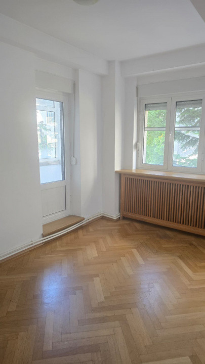 Închiriere apartament Bd. Primaverii - stradal, 5 camere, etaj 1