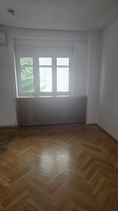 Închiriere apartament Bd. Primaverii - stradal, 5 camere, etaj 1