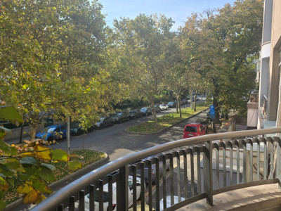 Închiriere apartament Bd. Primaverii - stradal, 5 camere, etaj 1